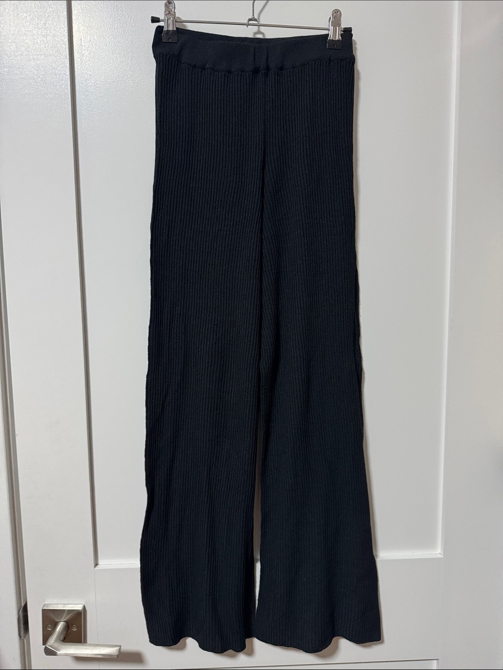 Ribbed Wide-Leg Knit Pants in Black